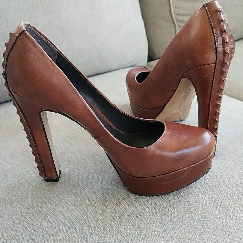NWOB Vince Camuto "Jasin" Platform Heels Cognac